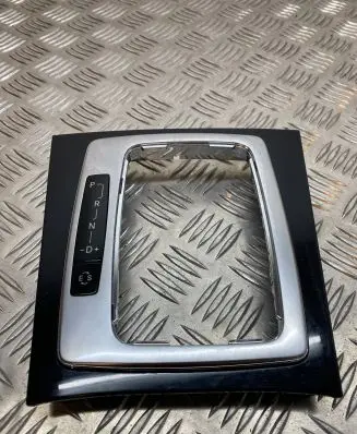 Mercedes-Benz GLK (X204) Gear shifter surround trim plastic A2046800039
