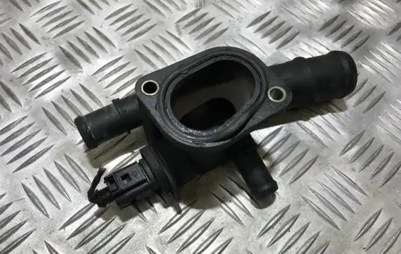 Volkswagen Golf Plus Engine coolant pipe/hose 038121132d