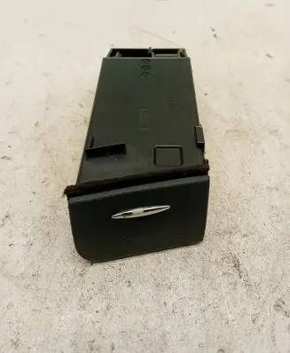 Mercedes-Benz E W211 Dashboard storage box/compartment A2116801952