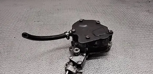 Volkswagen Touran I Vacuum pump 038145209E 041029E