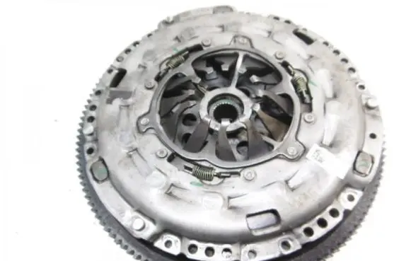 Volkswagen PASSAT B7 USA Dual mass flywheel 04E105264B