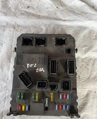 Peugeot 406 Fuse module 9662463480 BSIS0300 S120104600N