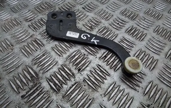 Volkswagen Transporter - Caravelle T5 Sliding door upper roller guide/hinge 7H0843435E
