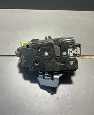 Audi A6 S6 C5 4B Rear door lock 4B0839015G