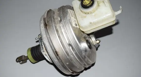 BMW 5 E60 E61 Brake booster