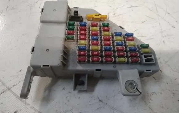 Hyundai Tucson JM Fuse module 911102E501