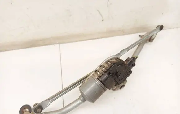 Skoda Superb B5 (3U) Front wiper linkage and motor 
