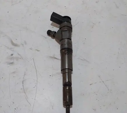 BMW 5 E60 E61 Fuel injector 7789661
