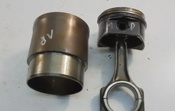Lancia Thesis Piston 