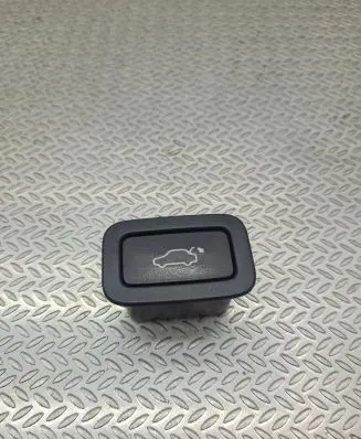 Volvo XC60 Tailgate/boot open switch button 31264960