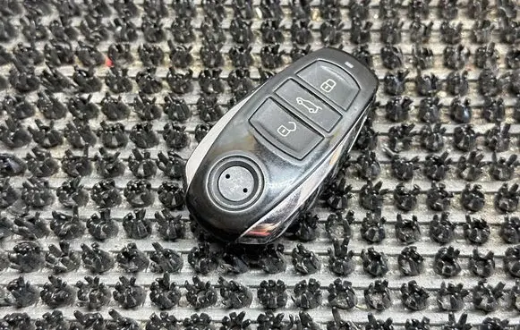 Volkswagen Touareg II Ignition key/card 
