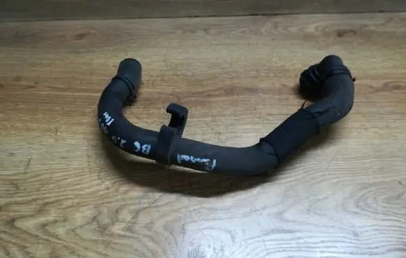 Engine coolant pipe/hose