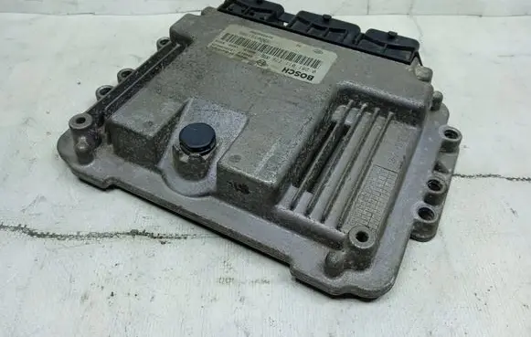 Skoda Fabia Mk1 (6Y) Engine control unit/module 8200391966