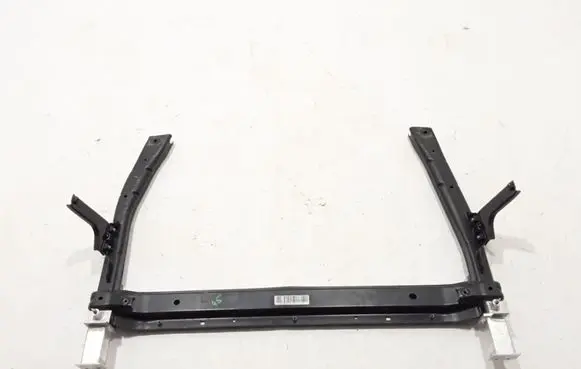 Volvo XC40 Radiator mount bracket 32283672