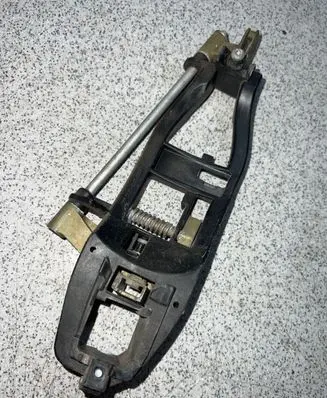Front door exterior handle/bracket