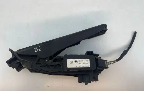 Volkswagen PASSAT B6 Accelerator throttle pedal 1K1721503L 6PV00860000