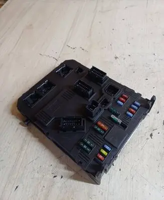 Citroen Xsara Fuse module S118085320E 648165420 9653667580