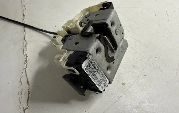 Dodge Durango Front door lock P68250661AC T97KD2740