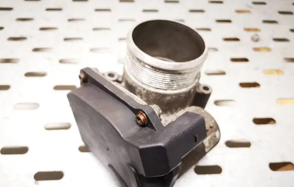 Skoda Octavia Mk2 (1Z) Throttle valve 06F133062Q A2C53390403
