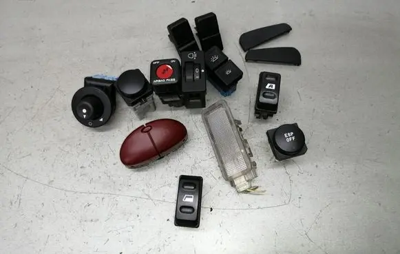 Citroen Xsara Picasso A set of switches 96373645XT 9643213977