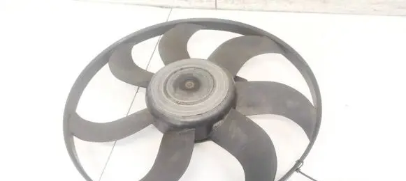 Radiator cooling fan shroud