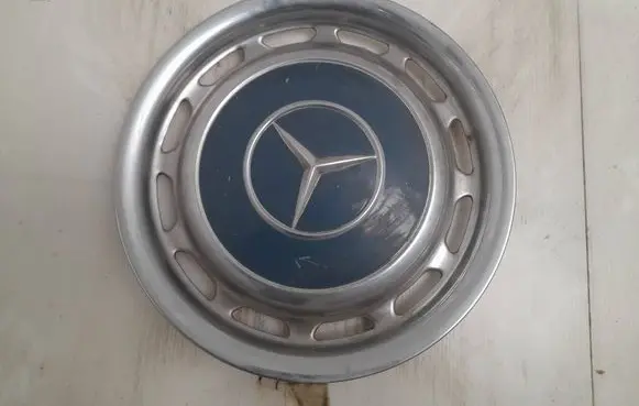 Mercedes-Benz 250 280 W108 R14 wheel hub/cap/trim A1.2
