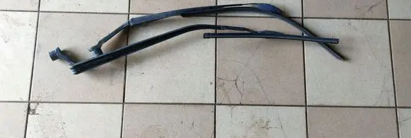Mazda CX-5 Front wiper blade arm