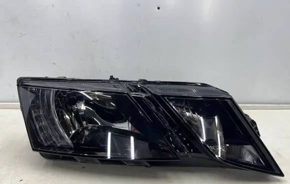 Skoda Octavia Mk3 (5E) Headlight/headlamp 5e1941016c
