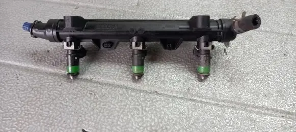 Fuel injector supply line/pipe