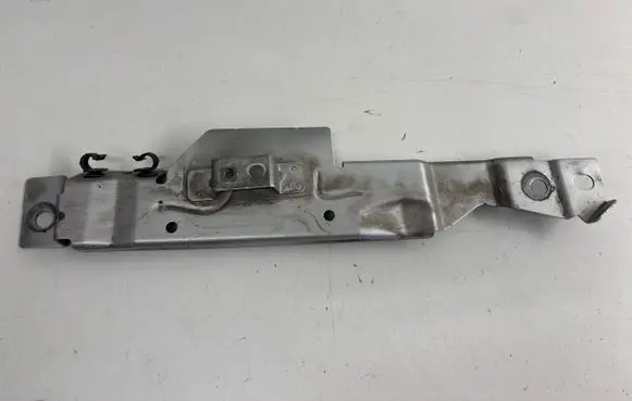 Volvo S90, V90 Fender mounting bracket