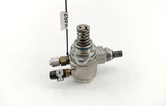 Volkswagen Scirocco Fuel injection high pressure pump 03C127026P