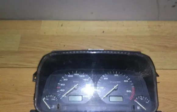 Volkswagen Golf III Speedometer (instrument cluster) 1h6919033m