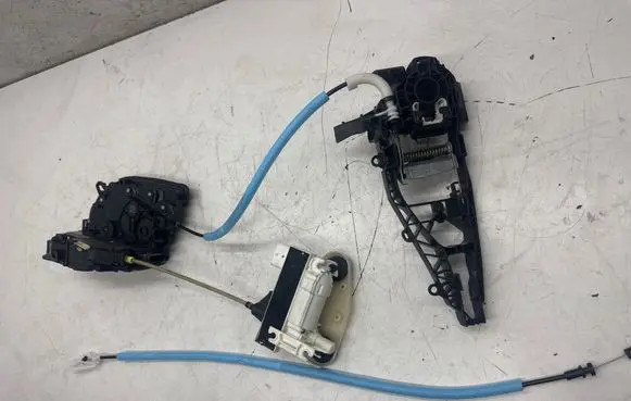 BMW X5 F15 Front door lock A046465 18283810 7281948