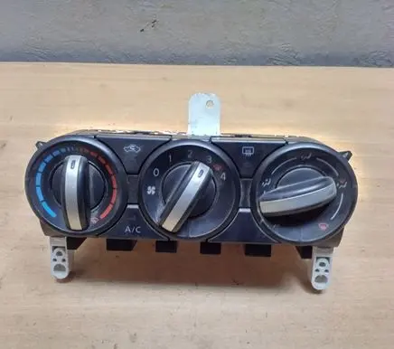 Nissan Qashqai Climate control unit