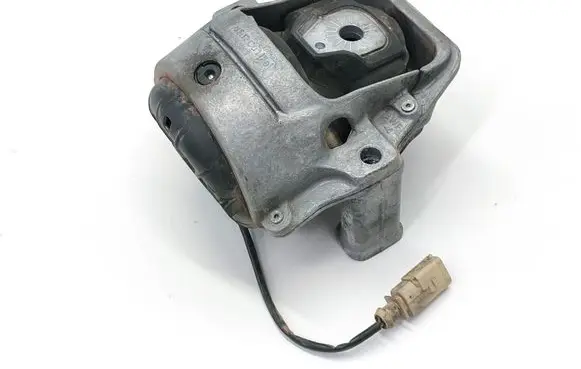 Engine mount bracket