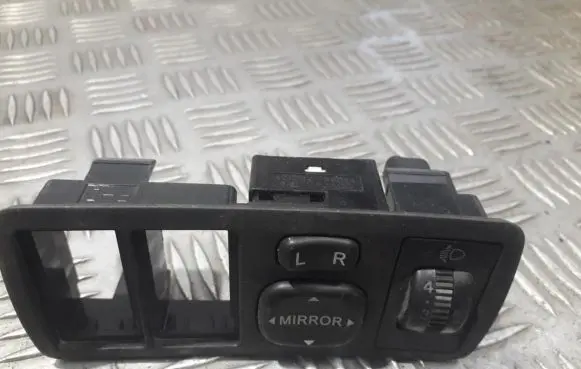 Toyota Avensis Verso Wing mirror switch 183574 777663