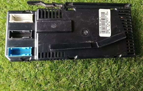BMW 5 E34 Comfort/convenience module 83901224 084990050