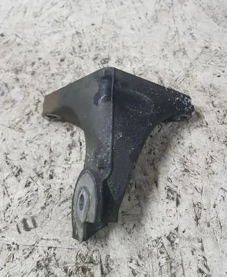 Subaru Legacy Engine mounting bracket