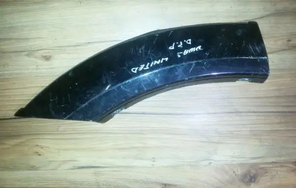 Mitsubishi Montero Rear arch trim MR478750