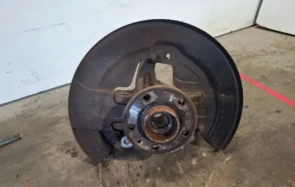 Volvo V60 Front wheel hub 6G913K170