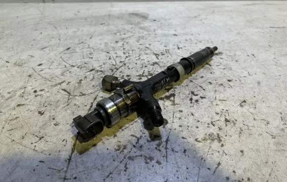 Toyota Avensis Verso Fuel injector 2367027030 06D26270