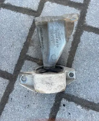 Audi A6 S6 C5 4B Gearbox mounting bracket 4B0399113