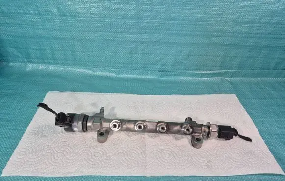 Volkswagen Golf VII Fuel main line pipe 04L089B 057130064AB 0281006075