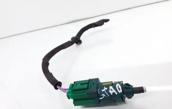 Peugeot 308 Brake pedal sensor switch 9804869480