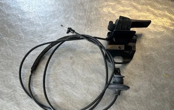 Peugeot 308 Engine bonnet (hood) release handle