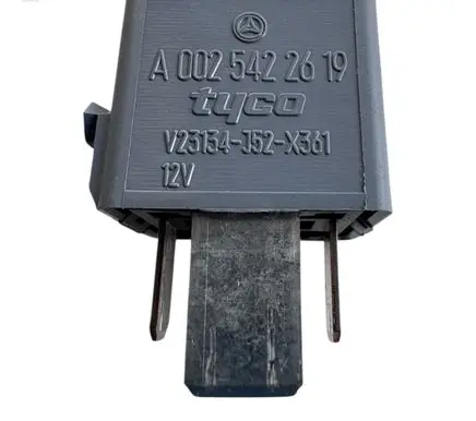 Mercedes-Benz E W211 Other relay A0025422619 2334J523361