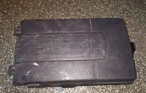 Volkswagen Golf V Battery box tray cover/lid 1K0915443A