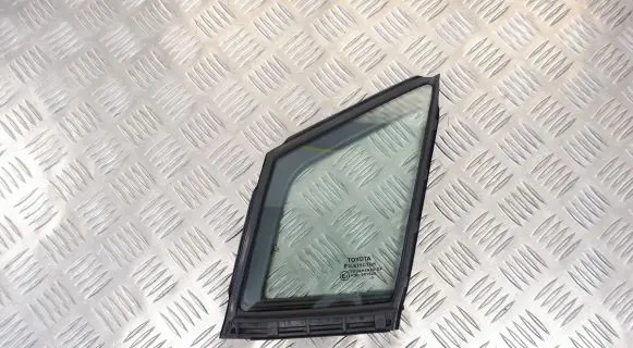 Toyota Avensis T270 Front door vent window glass four-door 6812605010 6821605010