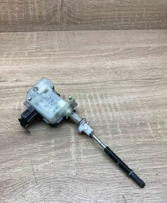 Volkswagen Touareg I Central locking motor 1J0810773
