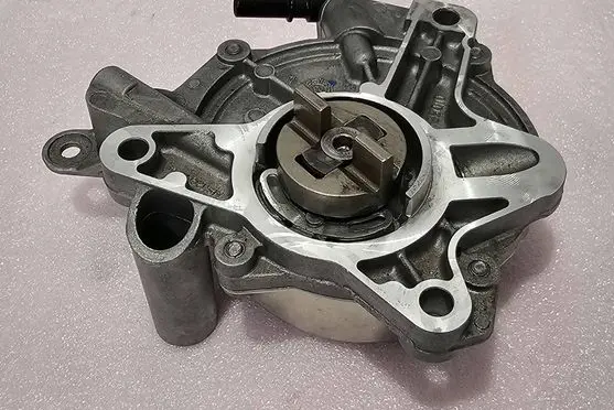 Ford Kuga II Vacuum pump 9673836180 70213905 9M5Q2A451AA